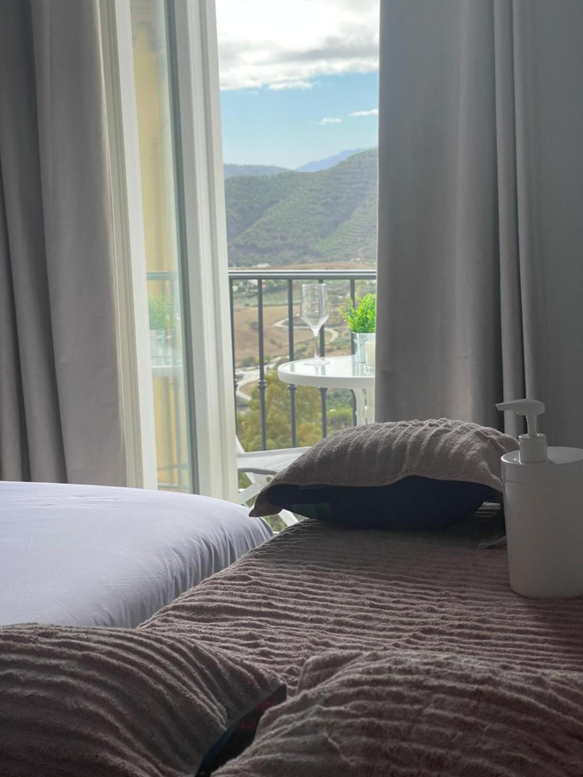Caminito Rey & Banderas Spa Relax Carratraca ภายนอก รูปภาพ